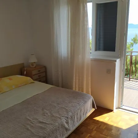 Apartments Pino Brela