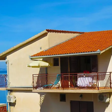 Pino Apartament *